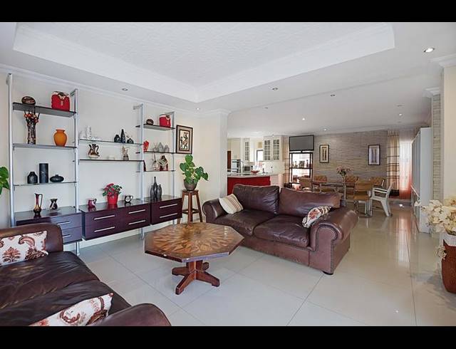 5 BEDROOM HOUSE FOR SALE IN PARKLANDS